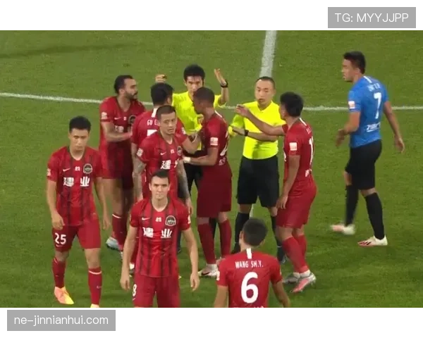 红牌判罚规则详解：关键犯规条件与裁判执行标准